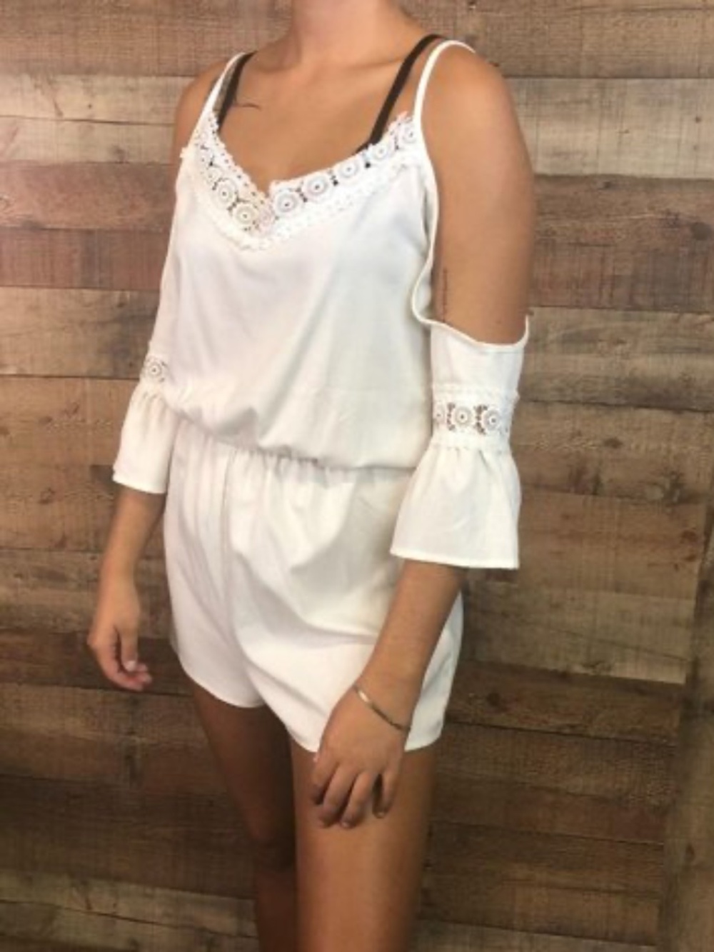Juniors Size Small Off-White Cold Shoulder Romper